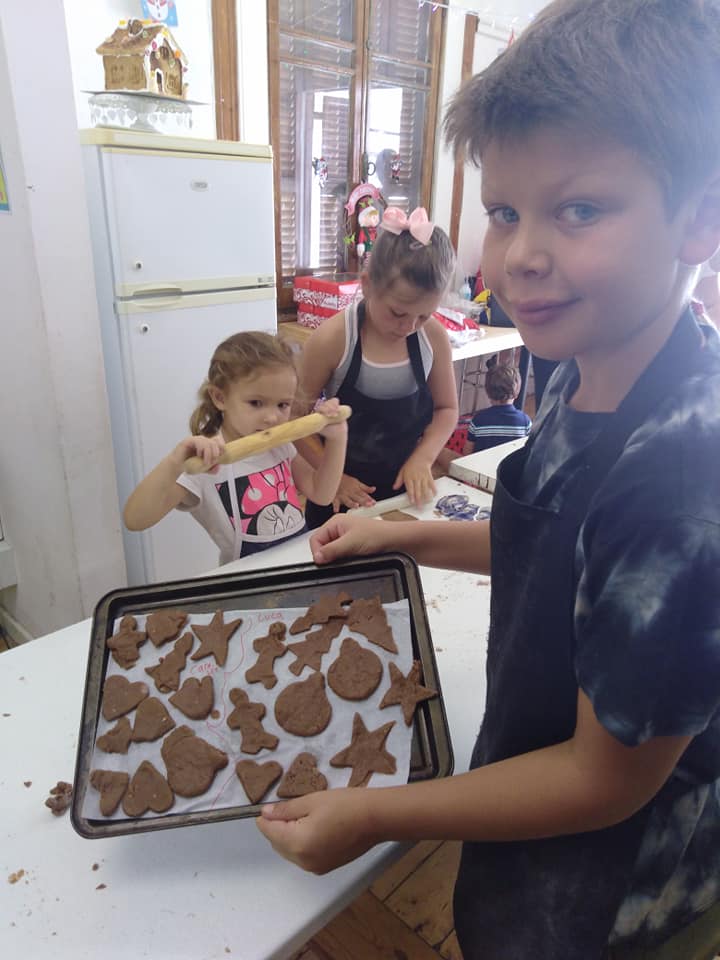 Children cooking and baking at Pikanini Chefs